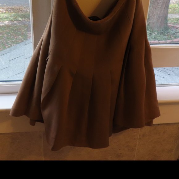 Magaschoni Caramel Fitted/Flared Silk Skirt, size 8. - Picture 4 of 8